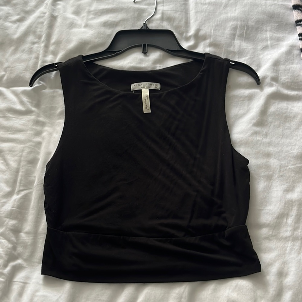 Black tank top cropped